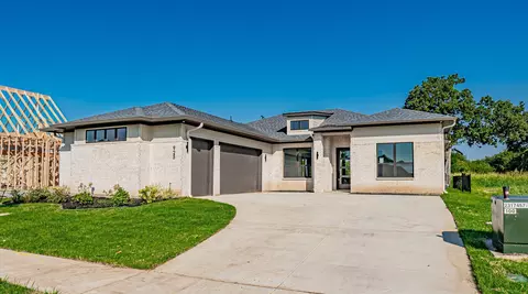 925 Bandon Dunes Dr, Fort Worth, TX 76028