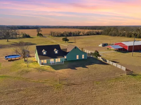 643 Cr 2992, Windom, TX 75492
