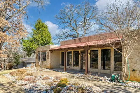 816 Chaparral Cir, Bedford, TX 76022
