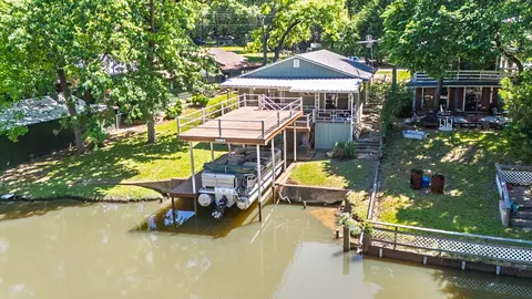 210 Harbor Dr, Gun Barrel City, TX 75156