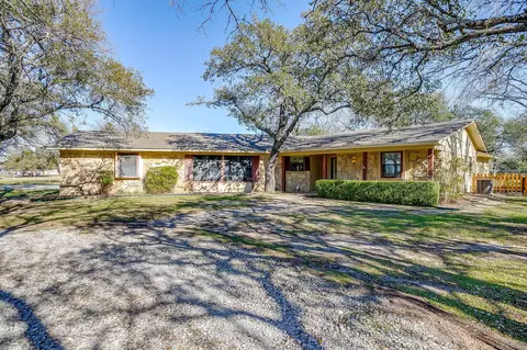 118 Woodcrest St, Weatherford, TX 76087