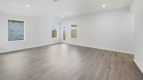 Living - 3244 Spaulding Dr, Paris, TX 75460 photo 4 of 5