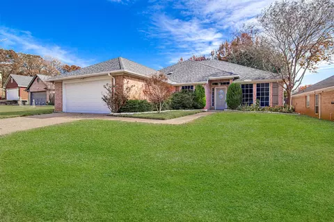 5505 Leffler Ln, Arlington, TX 76017