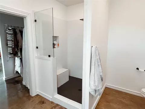 Bath - 925 Clear Spring Rd, Stephenville, TX 76401 photo 4 of 4
