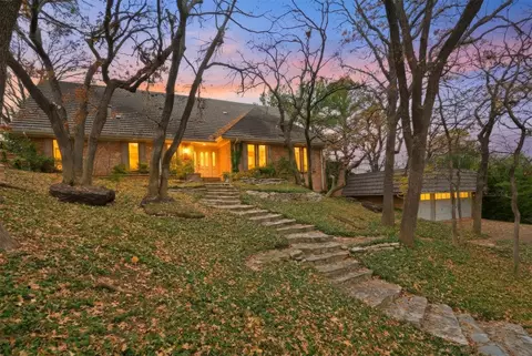 1004 Crowley Rd, Arlington, TX 76012