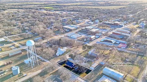 309 E Howell St, Saint Jo, TX 76265