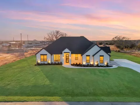 2009 Forest Bridge Dr, Azle, TX 76020