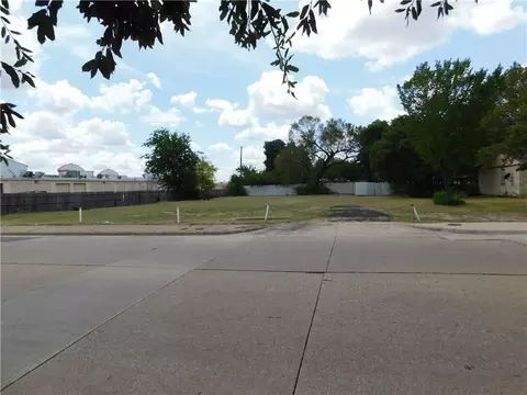 8014 Blossom Ln, Dallas, TX 75227