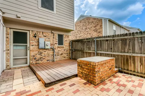 Exterior - 17 Abbey Rd, Euless, TX 76039 photo 4 of 7