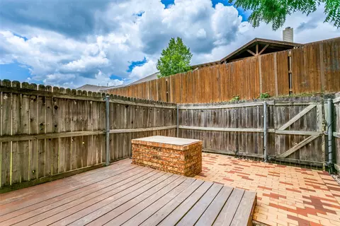 Exterior - 17 Abbey Rd, Euless, TX 76039 photo 5 of 7