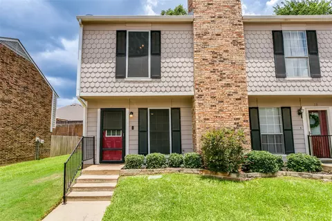 Exterior - 17 Abbey Rd, Euless, TX 76039 photo 2 of 7
