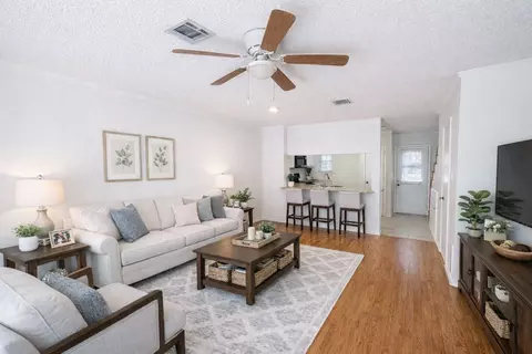 17 Abbey Rd, Euless, TX 76039