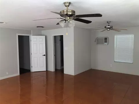 2606 Laurel St, Grand Prairie, TX 75050