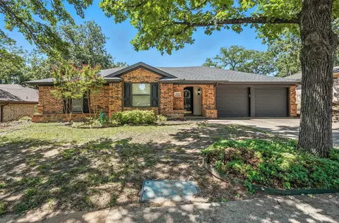 1630 Post Oak Dr, Bedford, TX 76021