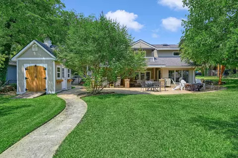 203 Kiowa Dr W, Lake Kiowa, TX 76240