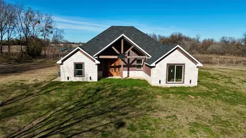 28296 Spring Valley Dr, Kemp, TX 75143