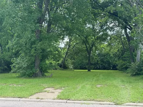 812 N Willow St, Sherman, TX 75090