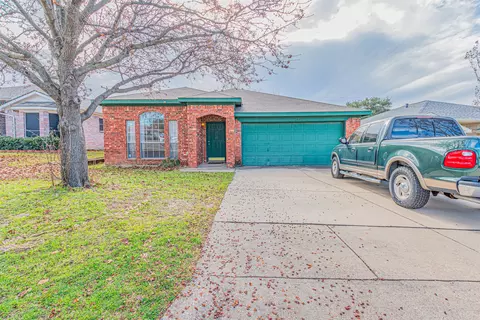 10225 Pleasant Mound Dr, Fort Worth, TX 76108