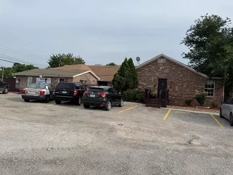 2340 N Chandler Dr E, Fort Worth, TX 76111