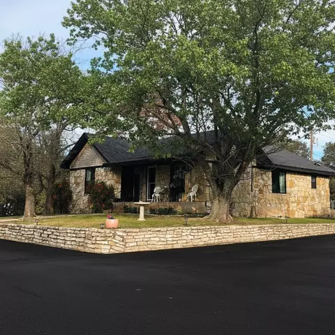 208 W 7th St W, Weatherford, TX 76086