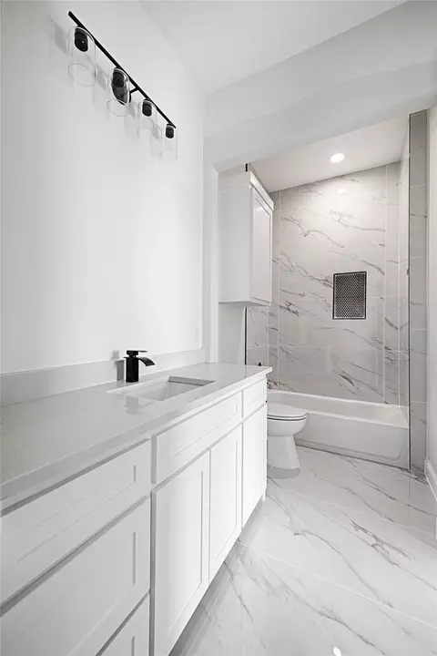 Bath - 3611 Jacks Loop, Midlothian, TX 76065 photo 6 of 6