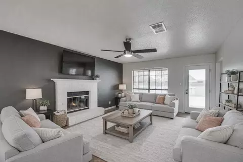 5408 Shallow Creek Dr, Midlothian, TX 76065