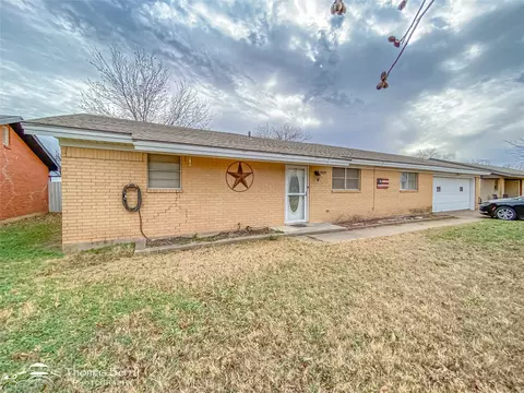 1029 3rd St, Hamlin, TX 79520
