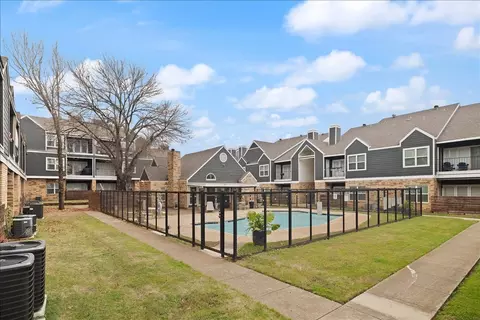 1441 Westmount Ave #211, Dallas, TX 75211