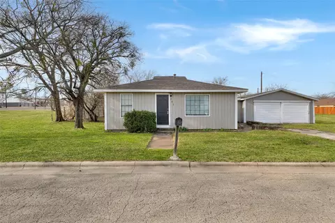 201 Deputy Larry Miller Dr, Granbury, TX 76048
