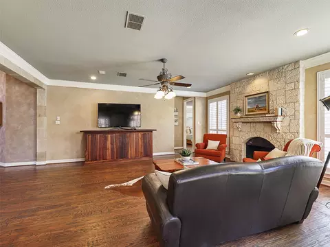 Living - 723 Bent Tree Ct, Coppell, TX 75019 photo 1 of 6