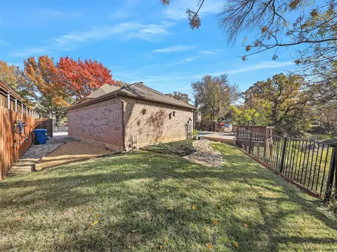 Exterior - 723 Bent Tree Ct, Coppell, TX 75019 photo 5 of 6