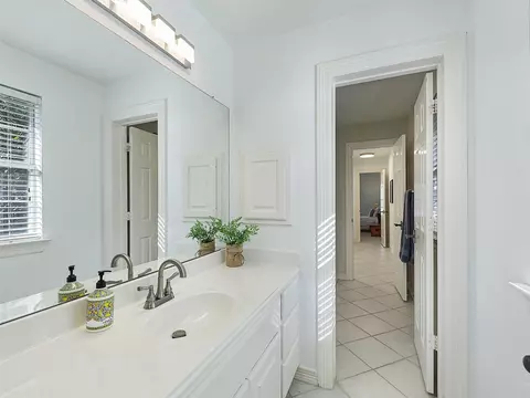 Bath - 723 Bent Tree Ct, Coppell, TX 75019 photo 4 of 6