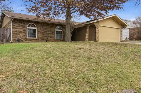 4217 Glen Pines Dr, Arlington, TX 76016