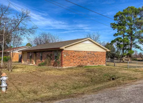 Exterior - 307 E Mccoulskey St, Terrell, TX 75160 photo 2 of 4