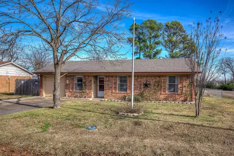 307 E Mccoulskey St, Terrell, TX 75160