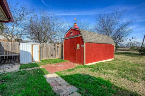 Exterior - 307 E Mccoulskey St, Terrell, TX 75160 photo 4 of 4