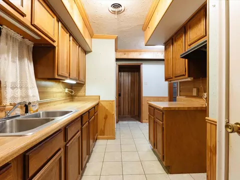 Kitchen - 1631 Cascade St, Mesquite, TX 75149 photo 2 of 2