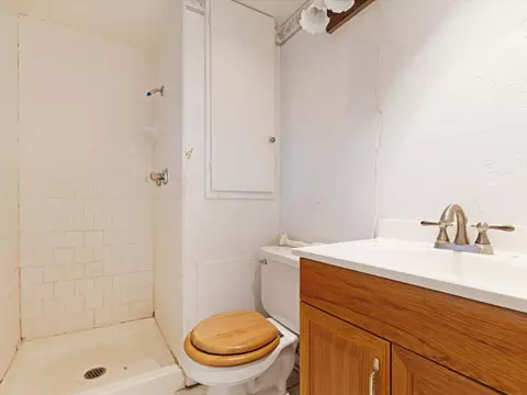 Bath - 1631 Cascade St, Mesquite, TX 75149 photo 2 of 2