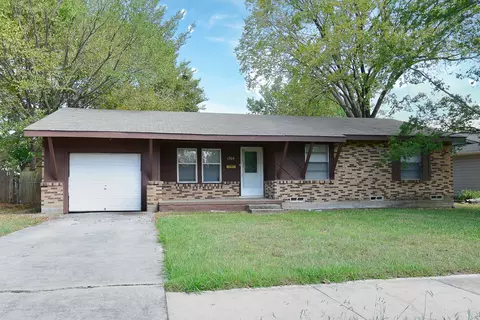 1304 Skyline Dr, Greenville, TX 75401