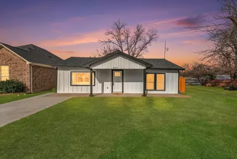 8320 Redonda St, White Settlement, TX 76108