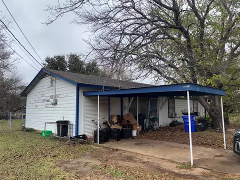 373 Shoreline Dr, Azle, TX 76020