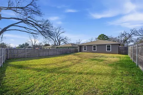 Exterior - 1007 E Calhoun Ave, Waco, TX 76704 photo 5 of 6
