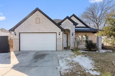 2512 High Crest Ave, Fort Worth, TX 76111