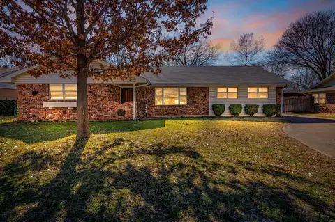 7408 Maple Dr, North Richland Hills, TX 76180