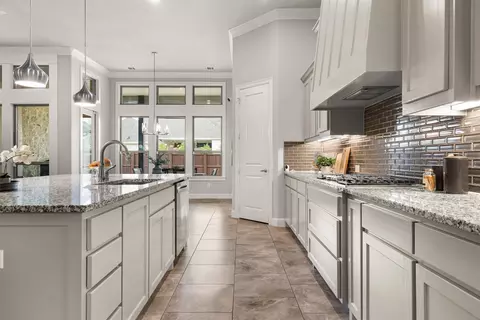 Kitchen - 329 Nora Ln, Argyle, TX 76226 photo 4 of 4