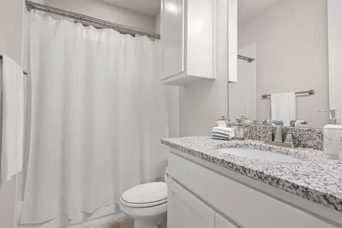 Bath - 329 Nora Ln, Argyle, TX 76226 photo 3 of 4