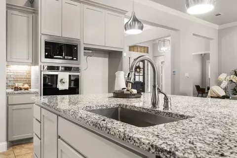 Kitchen - 329 Nora Ln, Argyle, TX 76226 photo 3 of 4