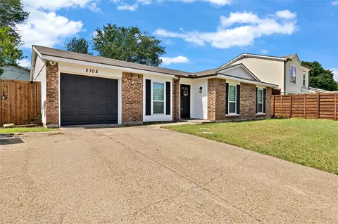2308 Foxcroft Ln, Arlington, TX 76014