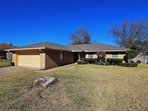 1103 La Villeta St, Mexia, TX 76667