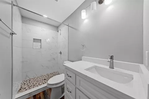 Bath - 3412 N 24th St, Waco, TX 76708 photo 1 of 1